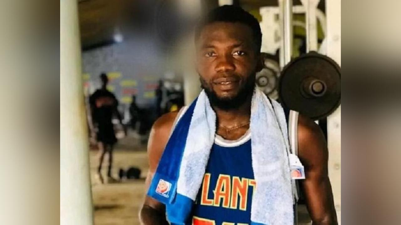 Très recherché à Douala : le jeune haltérophile le fait à l'envers à sa copine Très recherché à Douala : le jeune haltérophile le fait à l'envers à sa copine