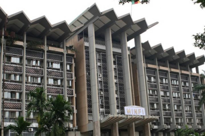Le Cameroun a dépensé 1 175 milliards de FCFA pour rembourser ses dettes en 2022, soit une hausse de 14% Le Cameroun a dépensé 1 175 milliards de FCFA pour rembourser ses dettes en 2022, soit une hausse de 14%