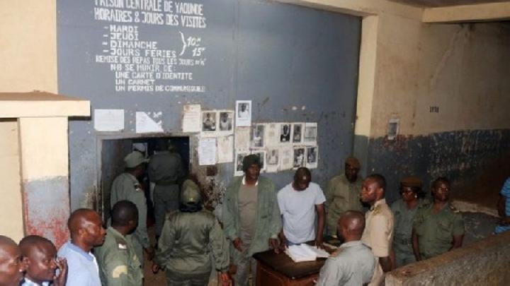 DIRECT : le régisseur de la prison Principale de Kondengui vend l'oncle de Martinez Zogo aux Ambazoniens DIRECT : le régisseur de la prison Principale de Kondengui vend l'oncle de Martinez Zogo aux Ambazoniens