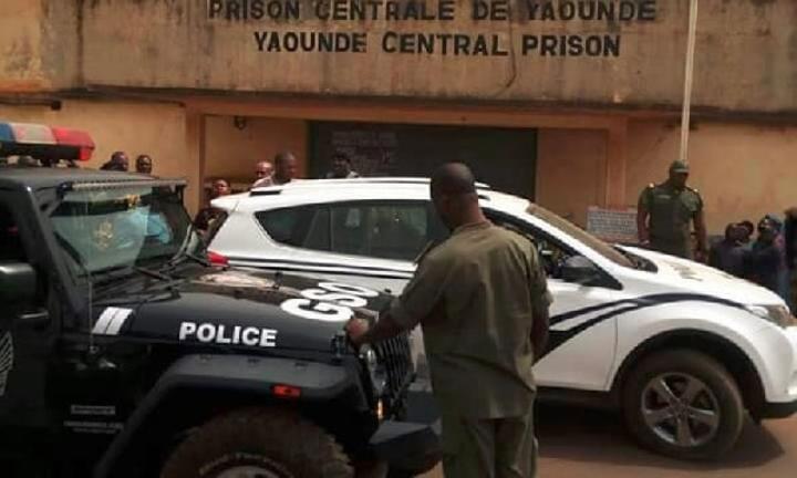 BREAKING NEWS : le mur de la Prison de Kondengui du côté où se trouve Amougou Belinga vient de tomber BREAKING NEWS : le mur de la Prison de Kondengui du côté où se trouve Amougou Belinga vient de tomber