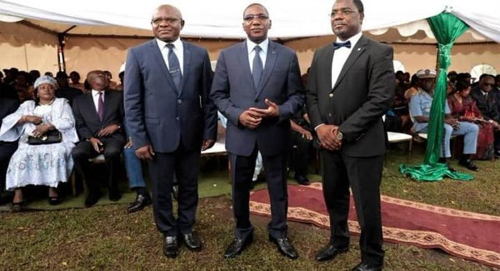 CHU de Yaoundé: le Minsaté Manaouda Malachie installe le nouveau DG et son adjoint CHU de Yaoundé: le Minsaté Manaouda Malachie installe le nouveau DG et son adjoint