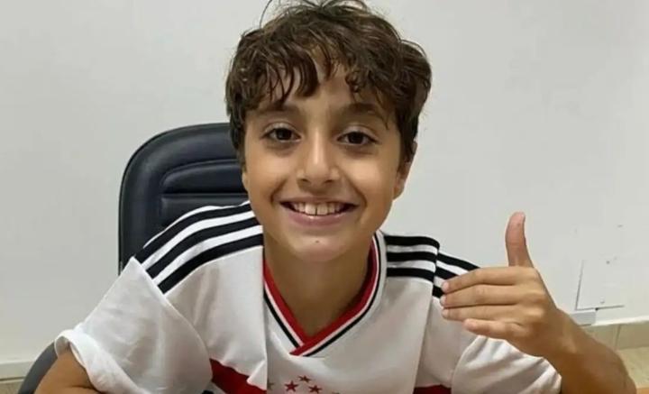 Un joueur nommé Lionel Messi et âgé de 10 ans signe à Sao Paulo Un joueur nommé Lionel Messi et âgé de 10 ans signe à Sao Paulo