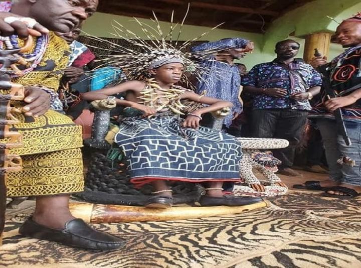 Cameroun : A 9 ans, il devient le chef suprême de Baba 1 Cameroun : A 9 ans, il devient le chef suprême de Baba 1