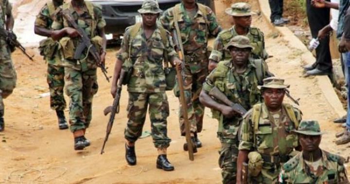 Assassinat d'un soldat à Yaoundé : des présumés auteurs déjà arrêtés, grosse panique au sein de l'armée Assassinat d'un soldat à Yaoundé : des présumés auteurs déjà arrêtés, grosse panique au sein de l'armée