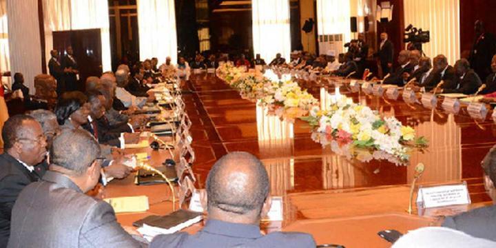 CONFIDENTIEL : un gros mouvement au gouvernement se prépare, Paul Biya va frapper un grand coup CONFIDENTIEL : un gros mouvement au gouvernement se prépare, Paul Biya va frapper un grand coup