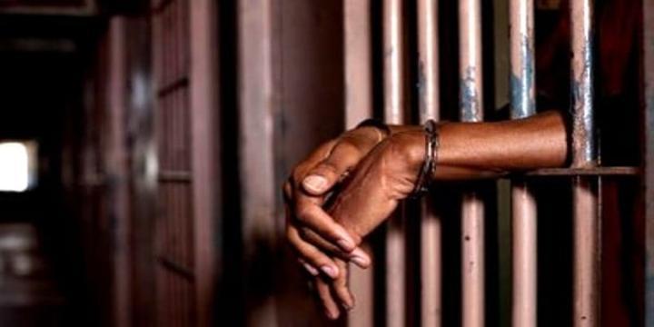 Prison : cinq hauts cadres d’un grande société derrière les barreaux Prison : cinq hauts cadres d’un grande société derrière les barreaux