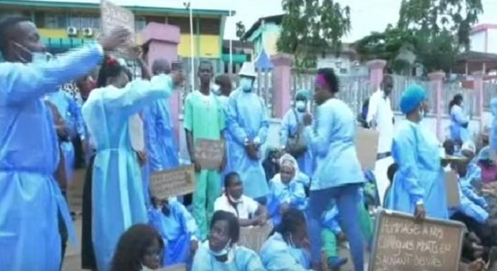 Vie précaire au Cameroun : Dieudonné Essomba accuse Vie précaire au Cameroun : Dieudonné Essomba accuse