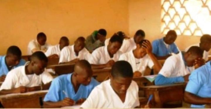Probatoire 2023: un élève exclu du centre d'examen du lycée bilingue d'Eseka Probatoire 2023: un élève exclu du centre d'examen du lycée bilingue d'Eseka