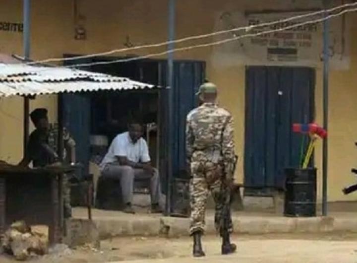 Yaoundé : hébergé par une famille pour son séjour, un militaire ravage tout avant de partir Yaoundé : hébergé par une famille pour son séjour, un militaire ravage tout avant de partir