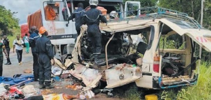 Effroyable : nouvel accident catastrophique sur la route, le Cameroun est maudit Effroyable : nouvel accident catastrophique sur la route, le Cameroun est maudit