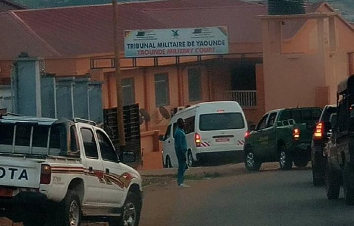 Breaking : Sismondi Barlev Bidjocka déjà dans les locaux du tribunal militaire Breaking : Sismondi Barlev Bidjocka déjà dans les locaux du tribunal militaire