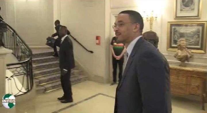 Frank Biya aperçu dans la délégation de son père à Paris - Cameroun