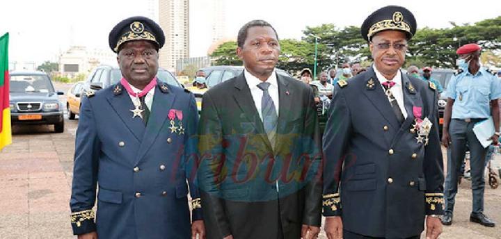 Humiliation : le Général Ngambou furieux envers Paul Atanga Nji et lui jette un sort à l’église (vidéo) Humiliation : le Général Ngambou furieux envers Paul Atanga Nji et lui jette un sort à l’église (vidéo)