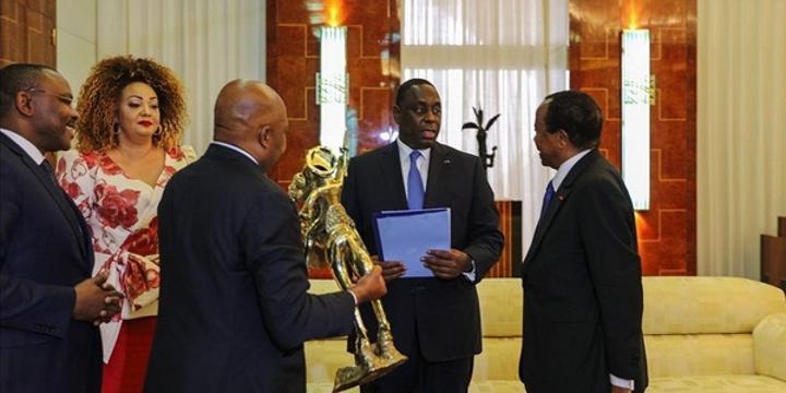 Mandat présidentiel : la belle leçon de Macky Sall à Paul Biya Mandat présidentiel : la belle leçon de Macky Sall à Paul Biya