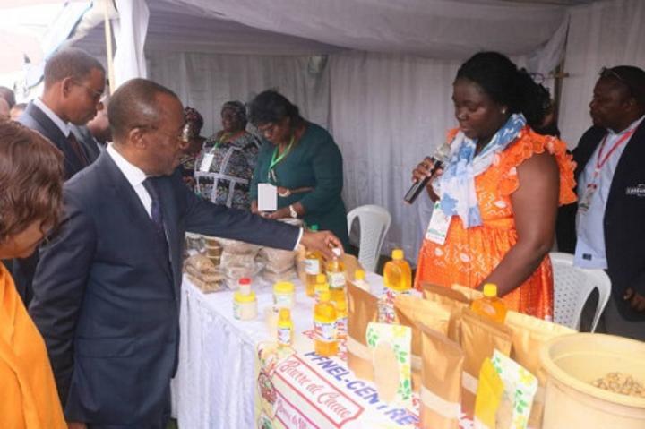 Salon de l’agriculture et de l’agroalimentaire : une centaine d’opérateurs exposent leurs savoir-faire à Yaoundé Salon de l’agriculture et de l’agroalimentaire : une centaine d’opérateurs exposent leurs savoir-faire à Yaoundé