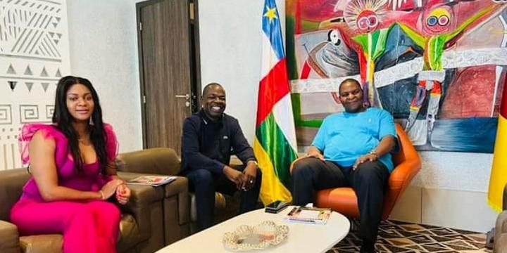 Centrafrique : l'ami de Amougou Belinga, Faustin Touadera frappe un grand coup pour être président à vie Centrafrique : l'ami de Amougou Belinga, Faustin Touadera frappe un grand coup pour être président à vie