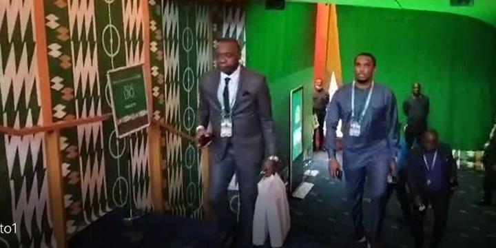 Humilié au Cameroun, Samuel Eto'o reçoit un accueil chaleureux à Abidjan lors de l’AG de la CAF Humilié au Cameroun, Samuel Eto'o reçoit un accueil chaleureux à Abidjan lors de l’AG de la CAF