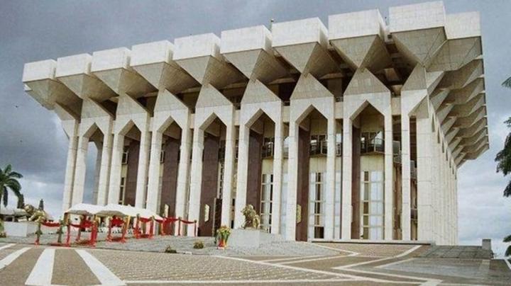 Menace de mort : Njalla Quan Junior reçu par un proche de Biya à Etoudi, Eto’o en difficulté Menace de mort : Njalla Quan Junior reçu par un proche de Biya à Etoudi, Eto’o en difficulté