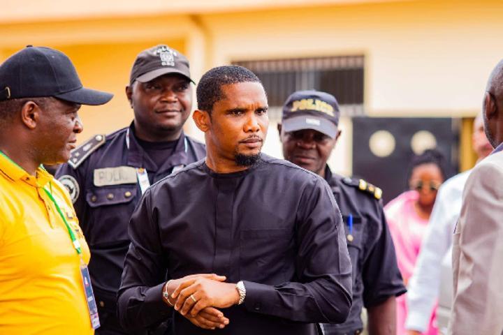 Explosif : Dos au mur, Samuel Eto'o avoue tout sur la corruption et le trucage des matchs Explosif : Dos au mur, Samuel Eto'o avoue tout sur la corruption et le trucage des matchs