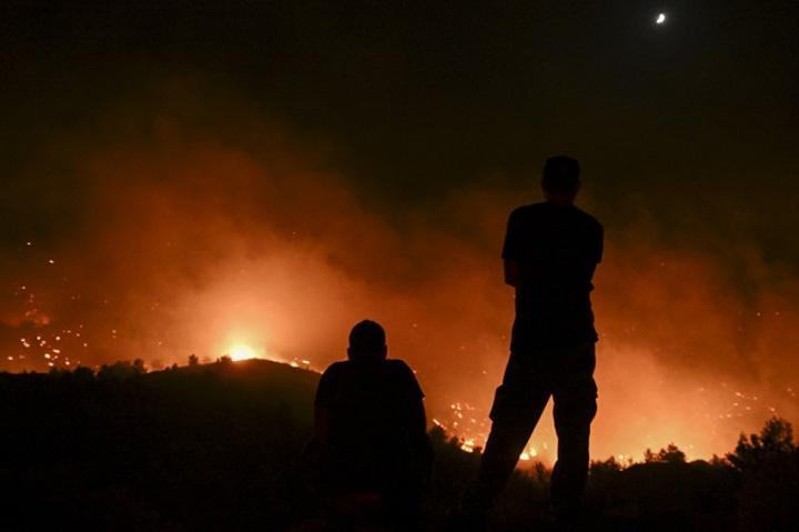 Incendies en Grèce : évacuation record, rumeur et colère… Le point sur la situation sur l'île de Rhodes Incendies en Grèce : évacuation record, rumeur et colère… Le point sur la situation sur l'île de Rhodes