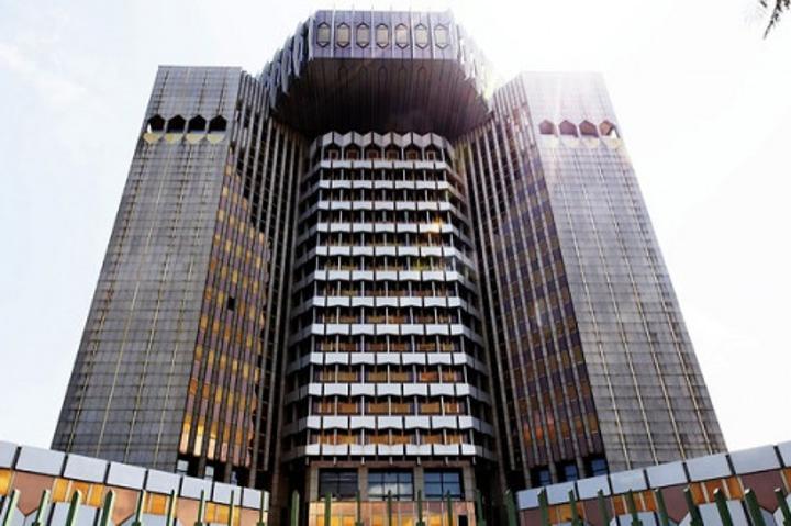 Lutte contre l’inflation : la Beac intensifie l’assèchement des banques pour restreindre davantage l’accès aux crédits Lutte contre l’inflation : la Beac intensifie l’assèchement des banques pour restreindre davantage l’accès aux crédits