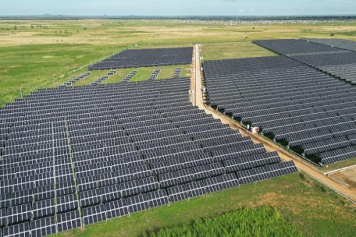 Énergie solaire : le Cameroun inaugure son premier projet d’une capacité de 30 MW Énergie solaire : le Cameroun inaugure son premier projet d’une capacité de 30 MW