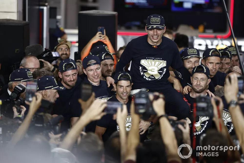 GP du Quatar: Verstappen devient Champion du monde malgré la victoire d' Oscar Piastrilors de la course sprint GP du Quatar: Verstappen devient Champion du monde malgré la victoire d' Oscar Piastrilors de la course sprint