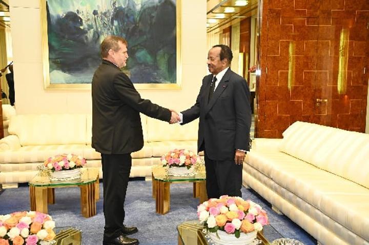 Etoudi : la Russie répond à la France, Paul Biya a frappé fort Etoudi : la Russie répond à la France, Paul Biya a frappé fort