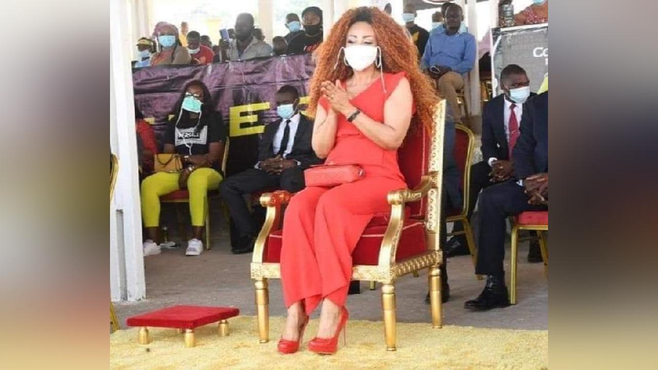 C'est chaud dans le sérail : une sœur de Chantal Biya prend le contrôle de tout le pays C'est chaud dans le sérail : une sœur de Chantal Biya prend le contrôle de tout le pays