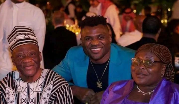 Un milliardaire camerounais à Riyad pour soutenir Francis N'Gannou Un milliardaire camerounais à Riyad pour soutenir Francis N'Gannou