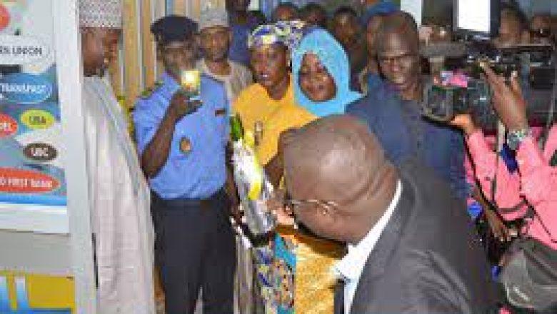 Finance : le patron de la microfinance Cecil suspendu Finance : le patron de la microfinance Cecil suspendu