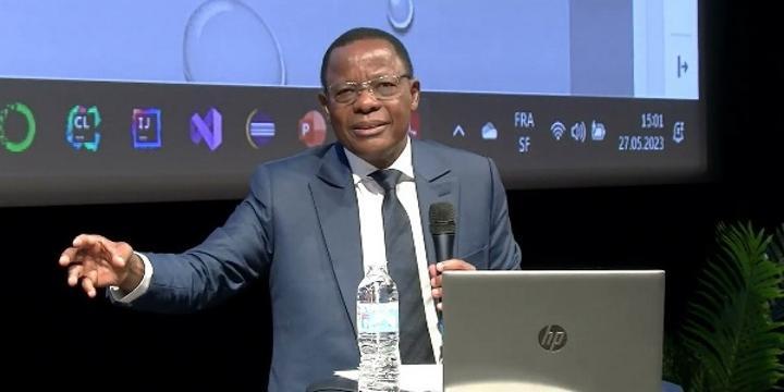 Décès de Mono Ndjana: Kamto ne 'regrette pas son Tweet' et ne 'compte pas le retirer' Décès de Mono Ndjana: Kamto ne 'regrette pas son Tweet' et ne 'compte pas le retirer'