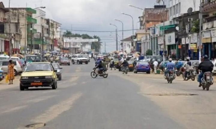 Tragédie à Douala : trois enfants survivent miraculeusement après un accident mortel Tragédie à Douala : trois enfants survivent miraculeusement après un accident mortel