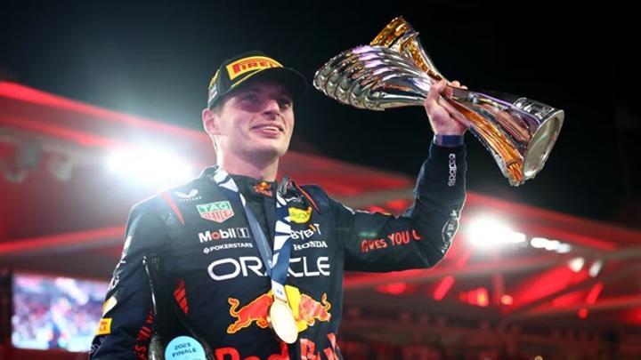 Formule 1 : Max Verstappen et Red Bull parachèvent leur saison de rêve en s’imposant à Abou Dhabi