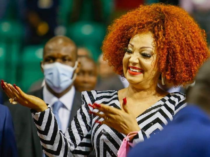 13 mois sont salaires : les employés de Chantal Biya broient le noir 13 mois sont salaires : les employés de Chantal Biya broient le noir