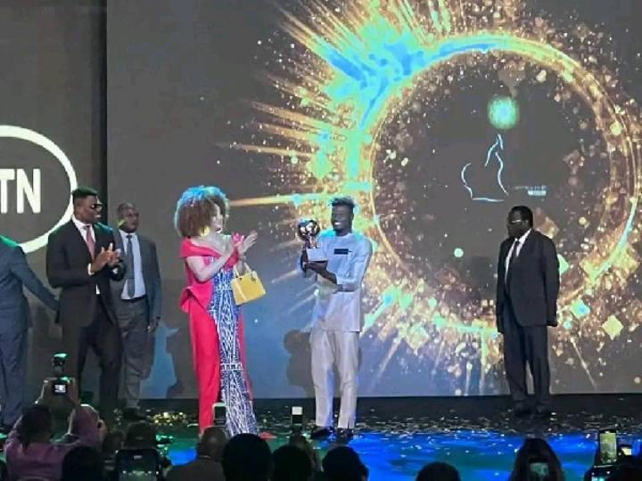 Exclusion du Ballon d'Or camerounais, Emmanuel Mahop : les Lions Indomptables sous le feu des critiques Exclusion du Ballon d'Or camerounais, Emmanuel Mahop : les Lions Indomptables sous le feu des critiques