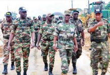 Coup D’ÉTat: Généraux Surentraînés Entrent en ScèNe Coup D'ÉTat: Généraux Surentraînés Entrent en ScèNe