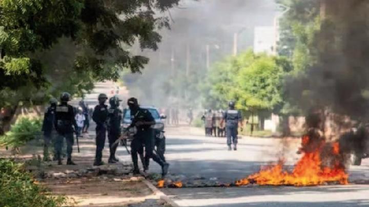 Crise Post-Électorale Affecte Économie à Douala Crise Post-Électorale Affecte Économie à Douala