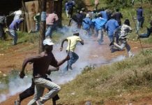 Visite Surprise à un Commandant par la Population Visite Surprise à un Commandant par la Population