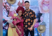 Naïveté D’une Jeune Fille Qui Énerve Son Entourage Naïveté D'une Jeune Fille Qui Énerve Son Entourage