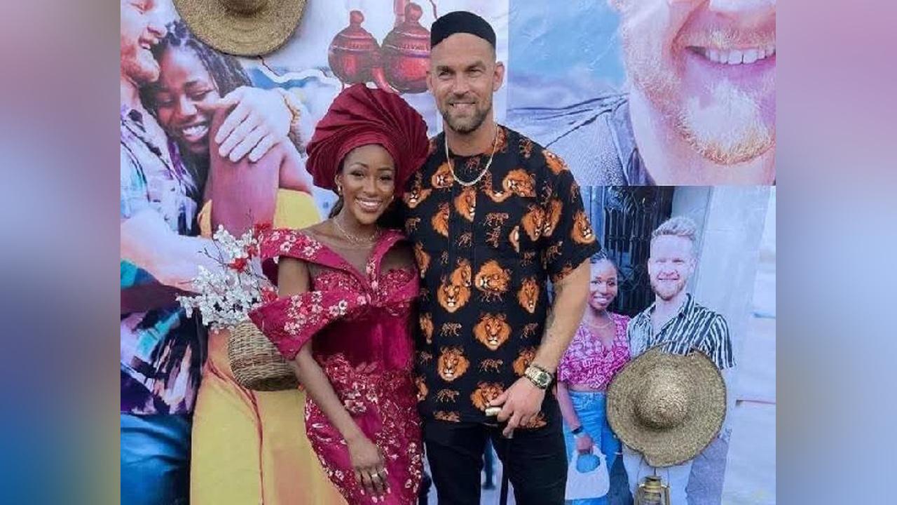 Naïveté D'une Jeune Fille Qui Énerve Son Entourage Naïveté D'une Jeune Fille Qui Énerve Son Entourage