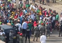 Douala: Semi-Remorque Perd Contrôle Et Fait Des Dégâts Douala: Semi-Remorque Perd Contrôle Et Fait Des Dégâts