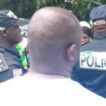 Douala: un Policier Ouvre le Feu sur un Conducteur de Moto Douala: un Policier Ouvre le Feu sur un Conducteur de Moto