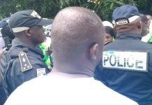 Douala: un Policier Ouvre le Feu sur un Conducteur de Moto Douala: un Policier Ouvre le Feu sur un Conducteur de Moto