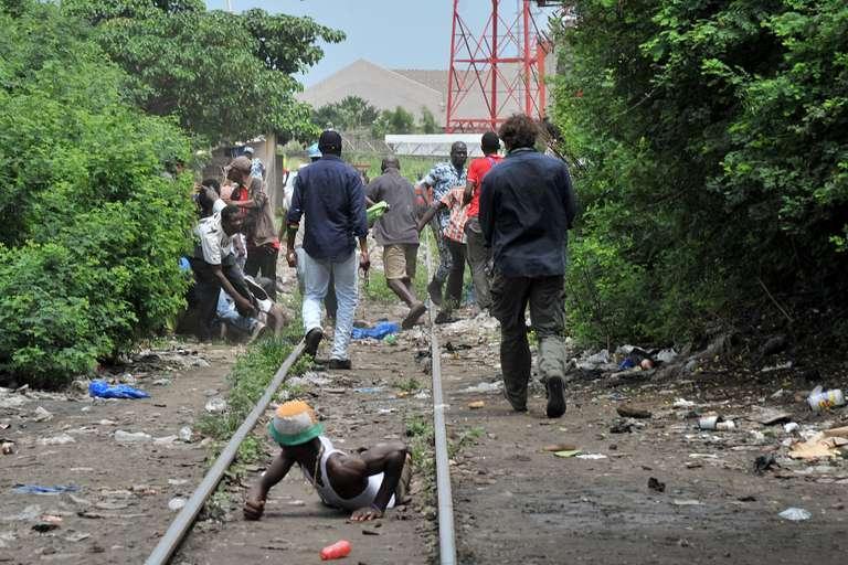 Escroquerie: Gendarmes et Policiers Poursuivis par la Population Escroquerie: Gendarmes et Policiers Poursuivis par la Population