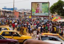 Attention: un Cercueil Ouvert Circule À Yaoundé Attention: un Cercueil Ouvert Circule À Yaoundé