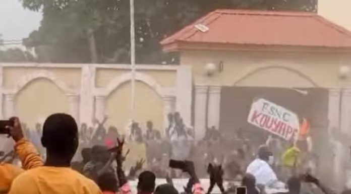 Avertissement du Parti de Tchiroma au Régime Biya Avertissement du Parti de Tchiroma au Régime Biya