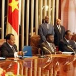 Remaniement: Ministres en larmes font leurs adieux Remaniement: Ministres en larmes font leurs adieux