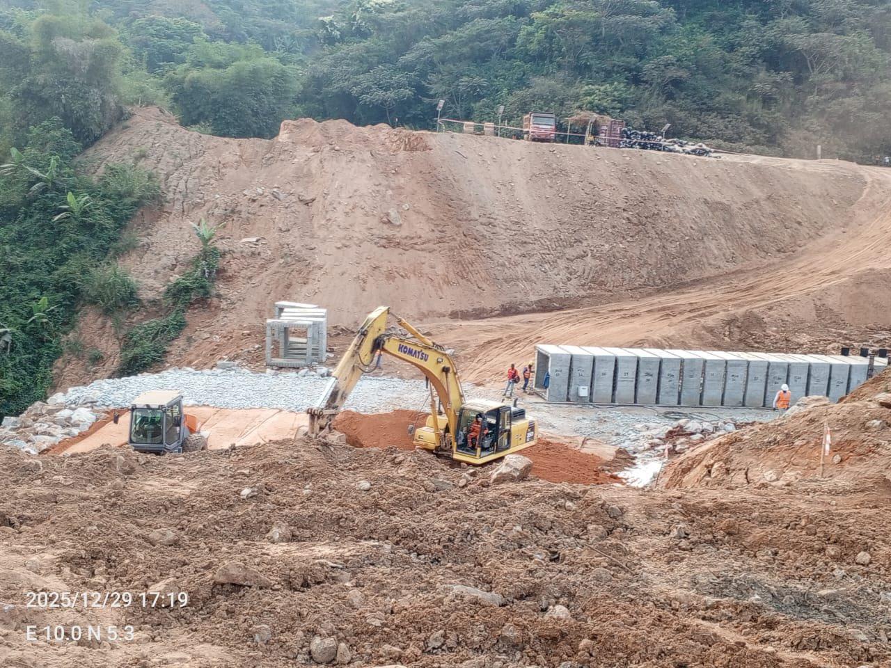 Dalots Posés à Dschang Entre Décembre et Janvier 2026 Dalots Posés à Dschang Entre Décembre et Janvier 2026