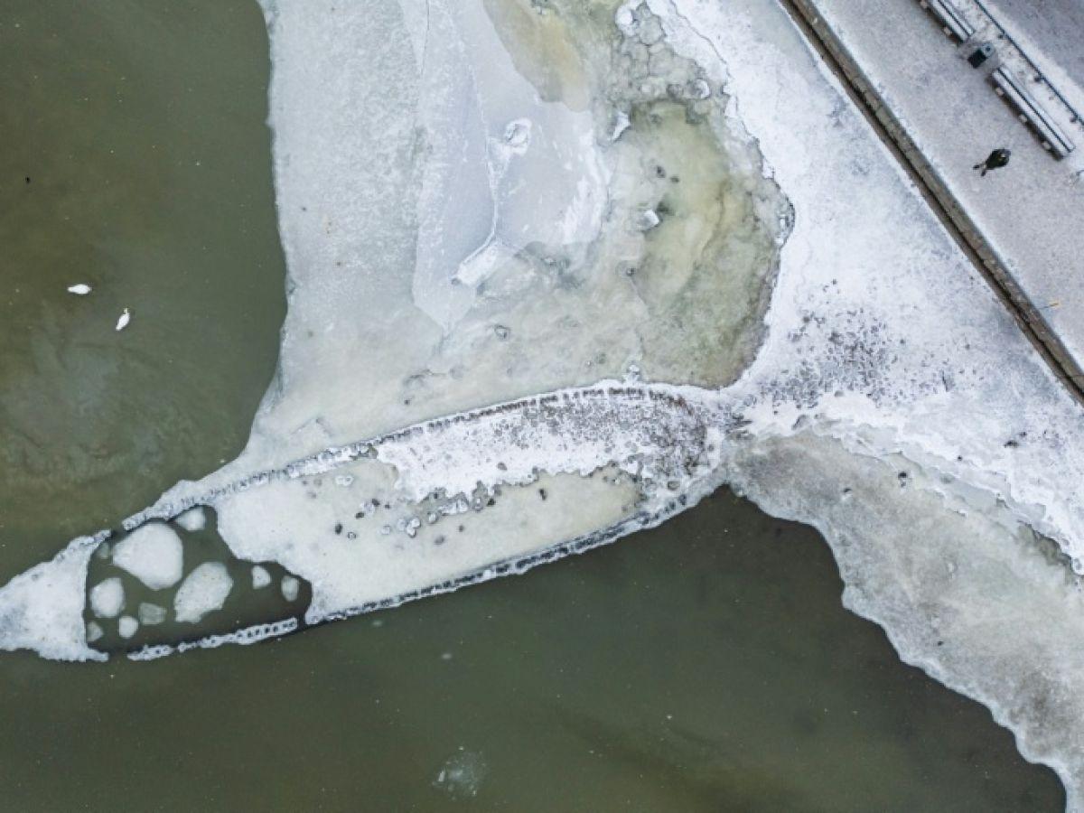 Épave de navire réapparaît en Suède avec la baisse de la Baltique Épave de navire réapparaît en Suède avec la baisse de la Baltique